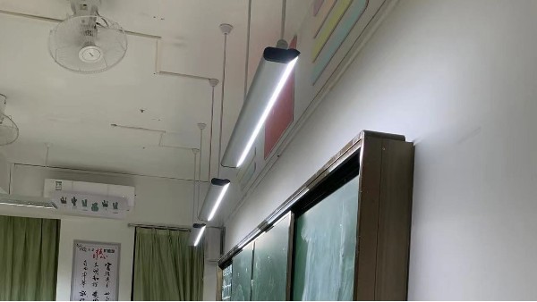 黑板燈革命：維格全光譜護(hù)眼燈如何照亮每一寸教學(xué)靈感