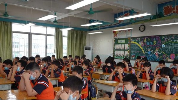 維格教育照明，點(diǎn)亮孩子未來(lái)的教室護(hù)眼燈