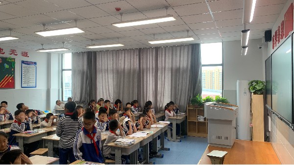 黑板燈的
