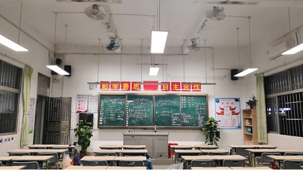 中小學(xué)校教室照明需要什么樣的教室燈具才能符合國家標準？